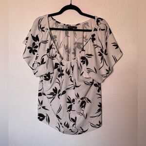 Banana republic Floral Black and White Women's Top size Large